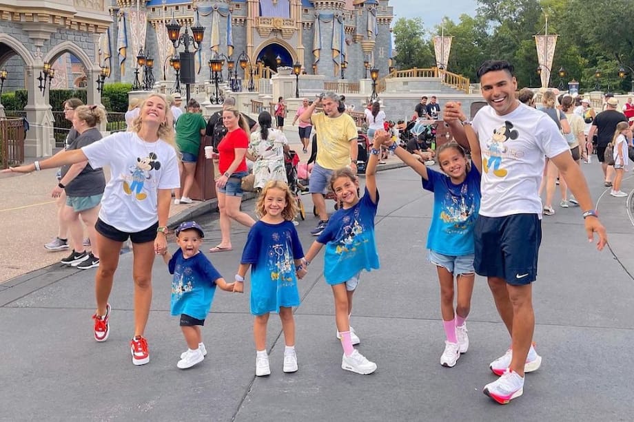 El futbolista Falcao García y su esposa, la cantante Lorelei Tarón, contaron cuáles son las bases de la crianza de sus cuatro hijos.