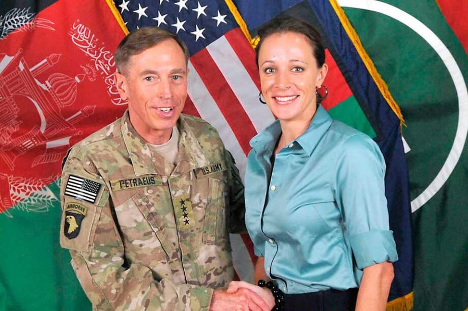 David Petraeus y Paula Broadwell, protagonistas del escándalo de la CIA.