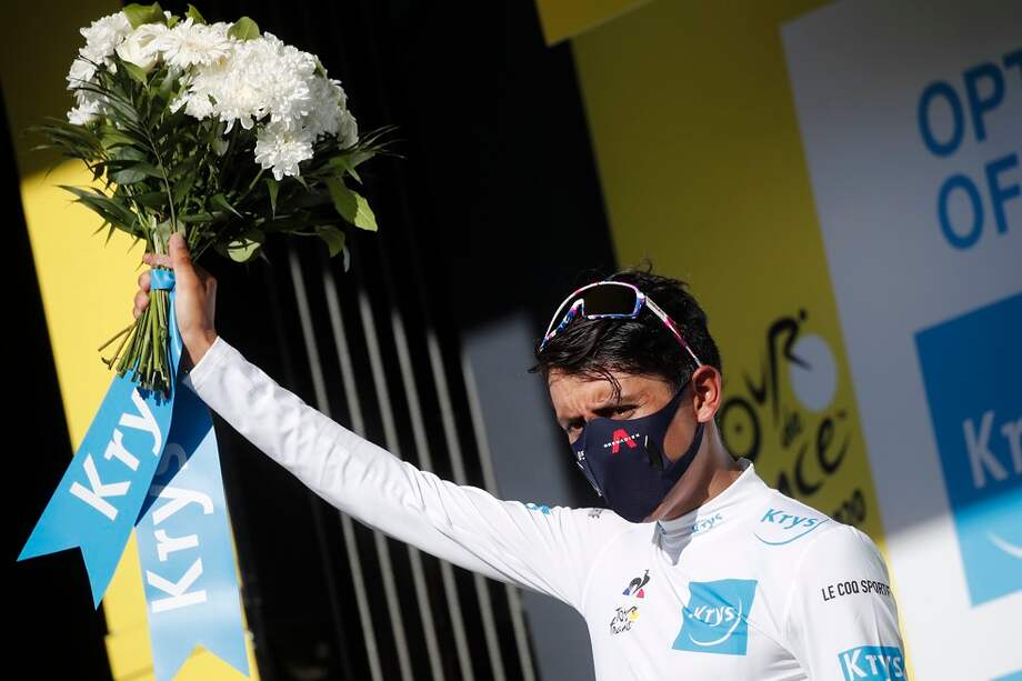 Egan Bernal portará la camiseta blanca por ser el mejor ciclista jóven de la carrera. Sergio Higuita es tercera en esa categoría a 28 segundos de Bernal.