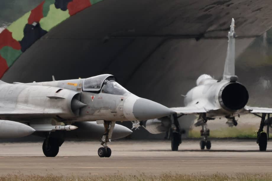 Aviones de la Fuerza Aérea de Taiwán regresan a la base de Hsinchu tras las tensiones con China.