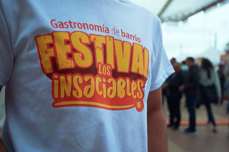 El Festival Insaciables es organizado por los creadores de contenido @somoslosinsaciables, quienes son conocidos por su propuesta de visibilizar la gastronomía popular bogotana.
