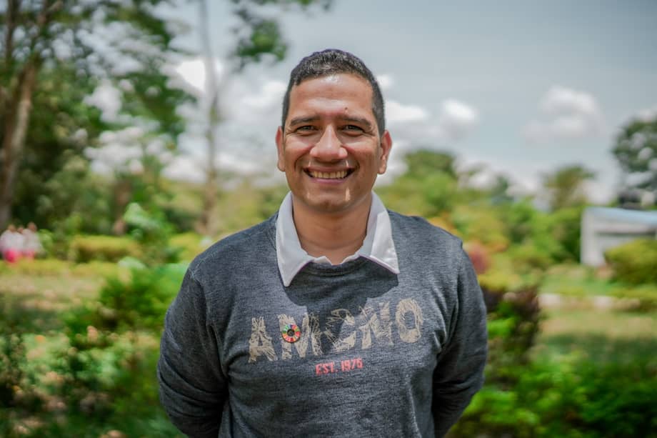 El profesor Ramón Majé Floriano, de la Institución Educativa Municipal Montessori en Pitalito, Huila, ha sido seleccionado entre los 10 finalistas del Global Teacher Prize 2025.