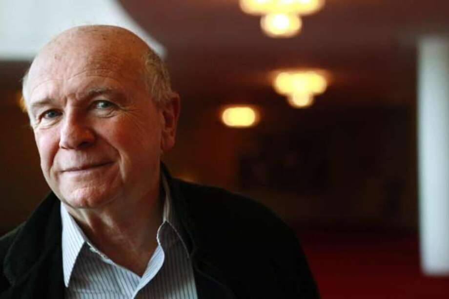 Su portavoz, Matt Polk, informó que el escritor, de 81 años, y quien vivía en la ciudad floridiana de Sarasota con su esposo, el productor de teatro Tom Kirdahy, murió debido a complicaciones derivadas del Covid-19. / AP