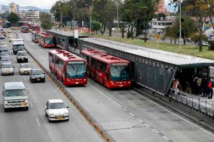 ¿Qué hacer con el que pide una moneda en Transmilenio?: a veces doy dinero y otras digo “no más”