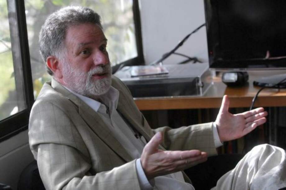 Me han querido destruir para hacer lo mismo con Uribe: Luis Carlos Restrepo