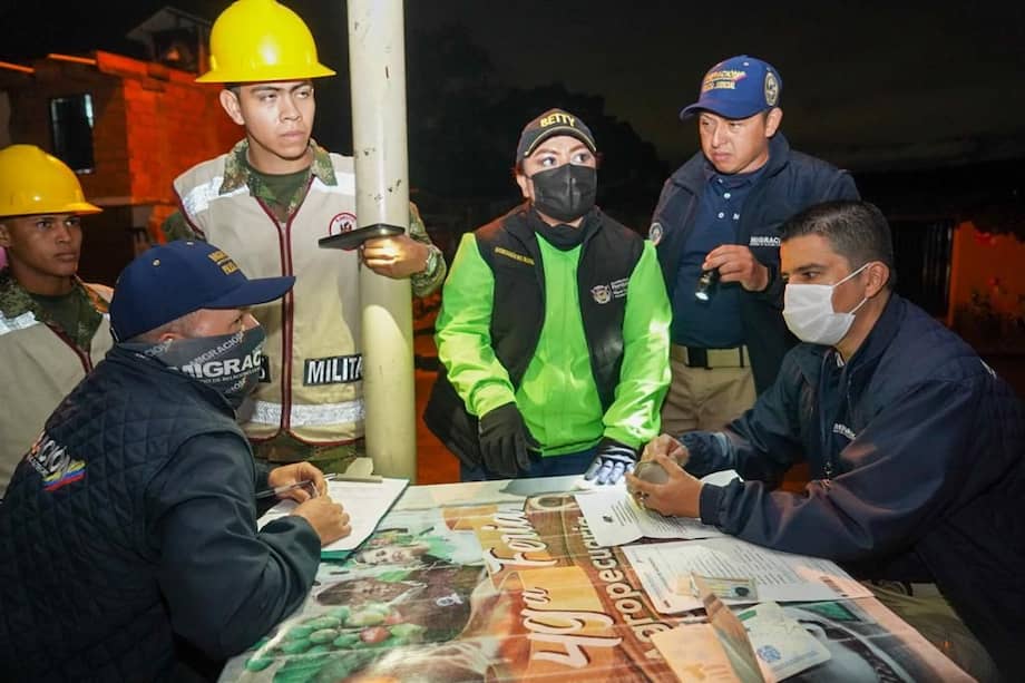 Ejercito, Policía de Bucaramanga, Migración y la alcaldía en Floridablanca en operativo migratorio.