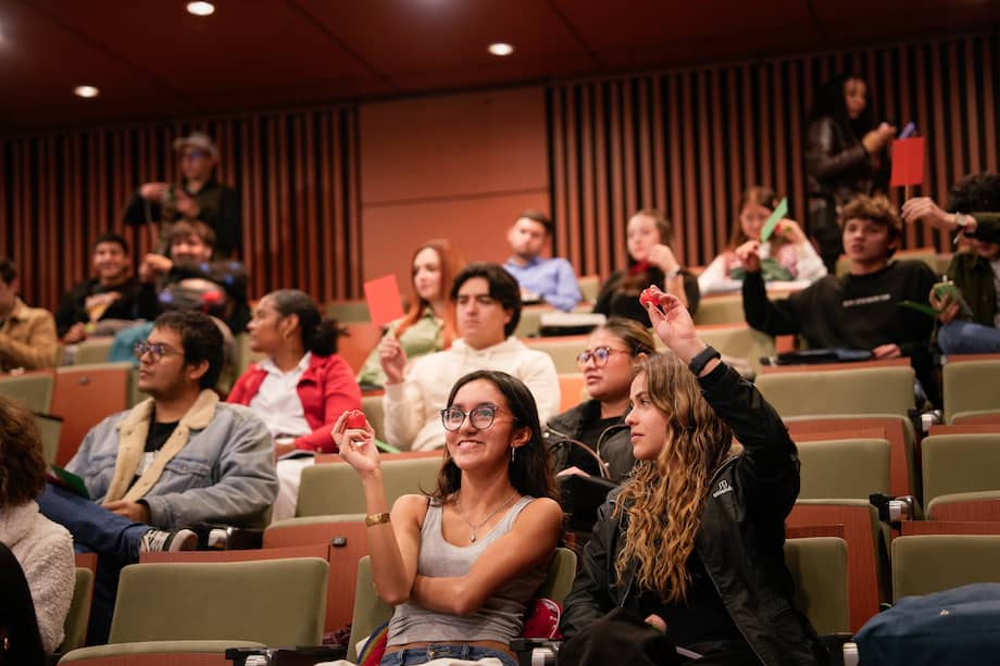 Los candidatos a Senado y Cámara respondieron las dudas y reparos de los jóvenes. / Daniel Alvarez
