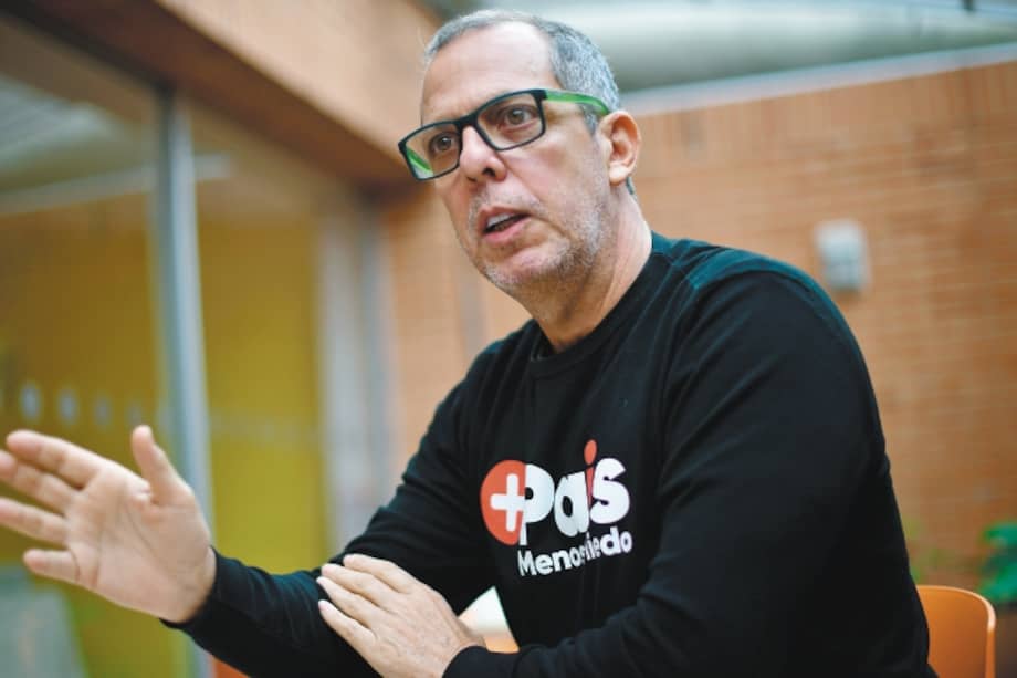 Alfredo Saade reconoció que ve poco realista ganarle a Gustavo Petro en la consulta.