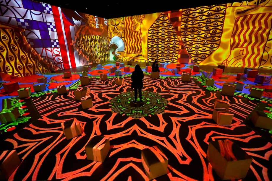 La muestra sobre Gustav Klimt destaca el espíritu de modernización que encarna el artista en su época, su deseo de renovar el arte, de romper con el pasado, que lo llevó a abandonar una carrera muy prometedora dentro de la pintura académica para fundar, junto a otros artistas, la Secesión, un movimiento que reivindicaba la libertad creativa frente a un arte caduco y conservador.