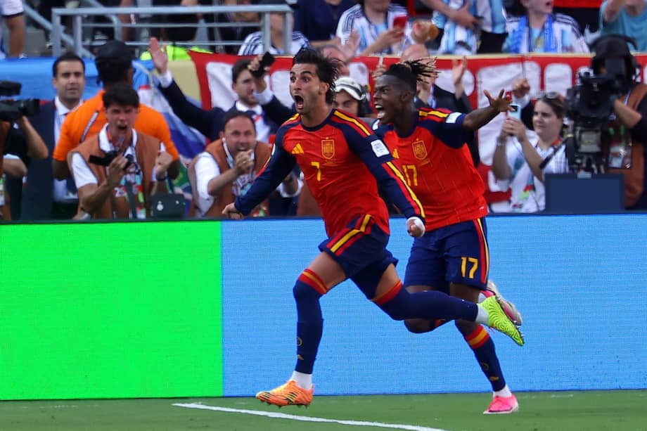 Ferran Torres y Nico Williams celebran el 1-0 de España frente a Argentina en la gran final de la Copa Mundial de la FIFA 2026, el domingo 19 de julio, en el MetLife Stadium de Nueva Jersey, Nueva York, en Estados Unidos.