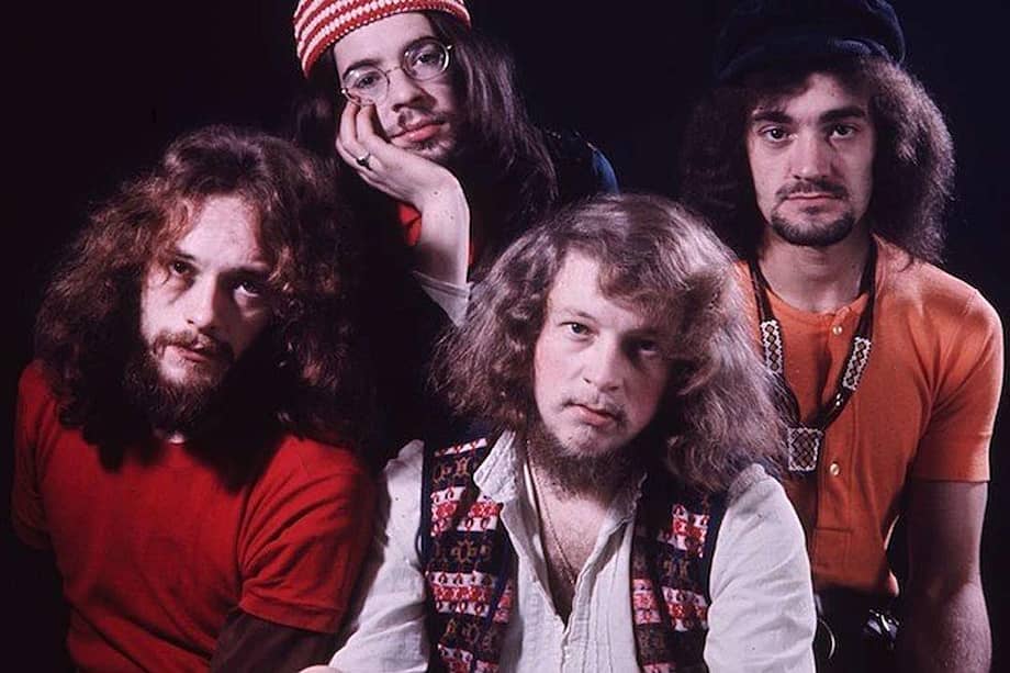 Jethro Tull, liderado por el cantante y compositor escocés Ian Anderson (centro), quien se inspiró para el nombre del grupo en el descubridor de un arado para labrar la tierra. / Cortesía