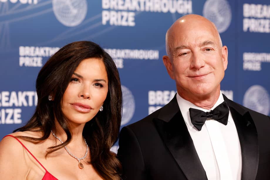 Lauren Sánchez y Jeff Bezos. / EFE/EPA/Caroline Brehman