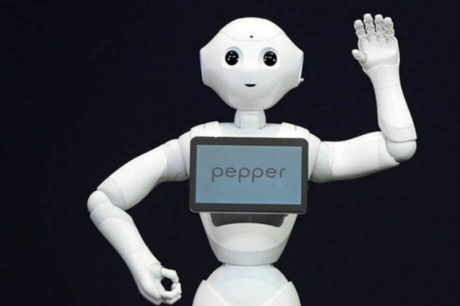 El robot Pepper, un androide de última generación, ha comenzado a ejercer de recepcionista en un banco japonés.