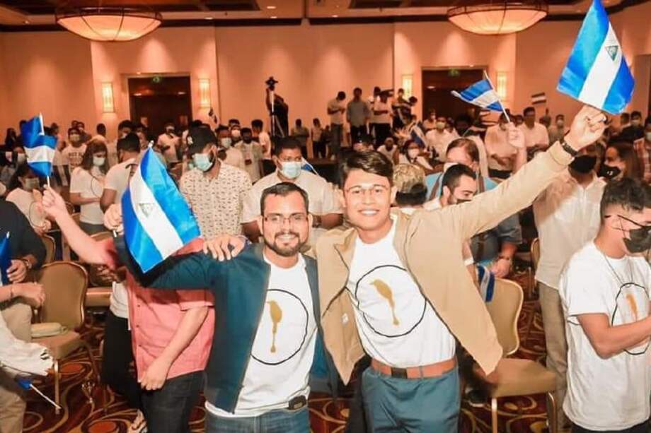 Max Jerez (izq.) de 27 años y Lesther Alemán, de 23, durante un evento de la Alianza Universitaria Nicaragüense. / Cortesía