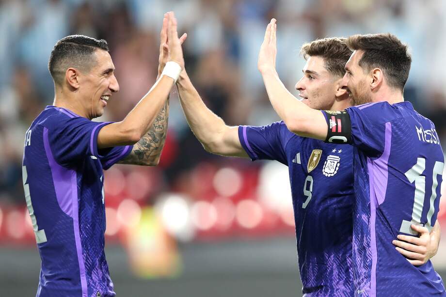 Lionel Messi y Ángel di Maria fueron autores de tres de los cinco goles que le dieron el triunfo a Argentina.