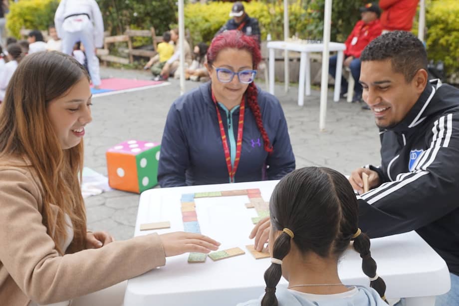 El Instituto Distrital de Recreación y Deporte (IDRD), en alianza con la Corporación El Eje Creatividades Colaborativas, realizará una nueva sesión de Megalab el próximo sábado 25 de julio en la Plaza de los Artesanos.
