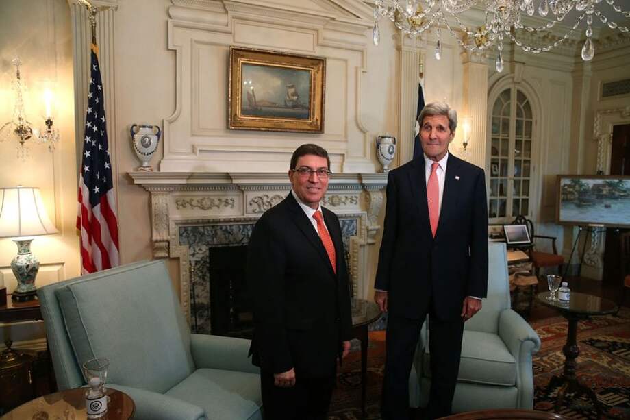 Bruno Rodríguez y John Kerry. / AFP