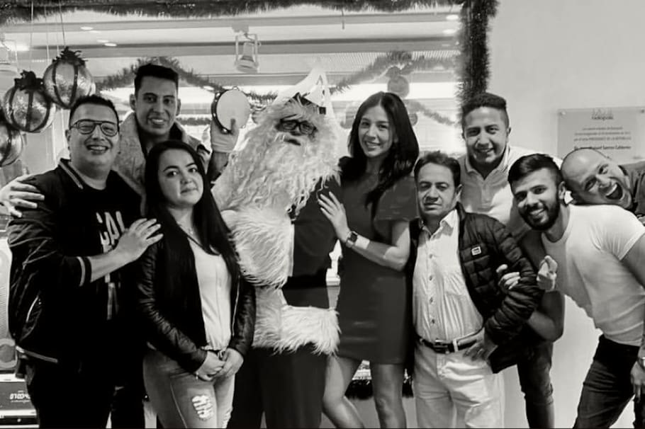 Equipo de Candela Estéreo, emisora radial de Colombia.