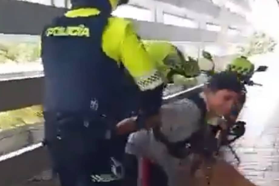 La Policía aseguró que atendía quejas recurrentes de ciudadanos cuando ocurrió el procedimiento que se hizo viral.