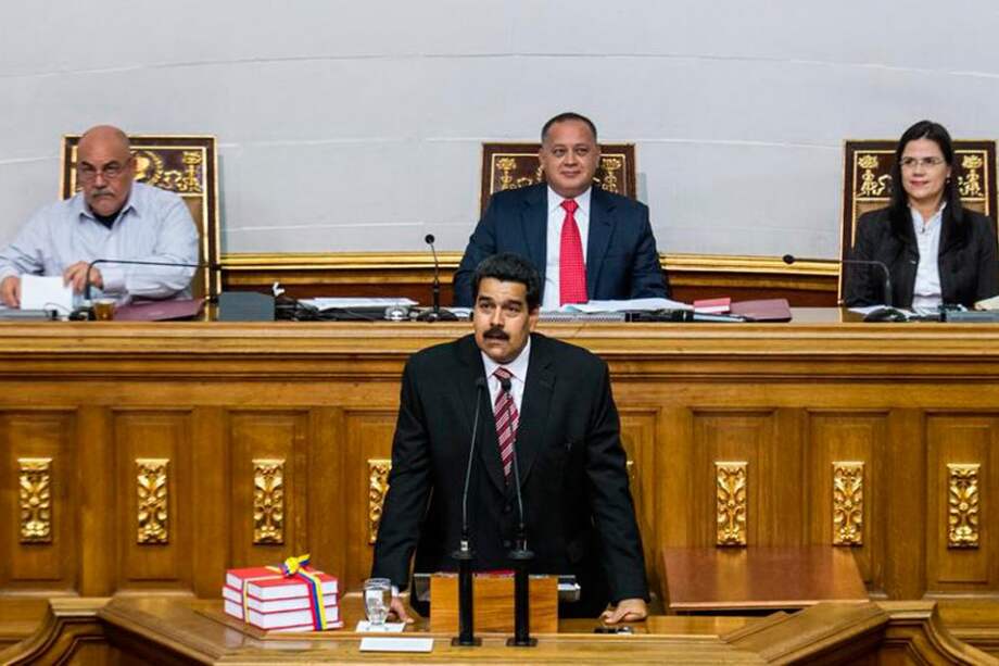 Maduro ordena despliegue militar y policial tras muerte de Chávez
