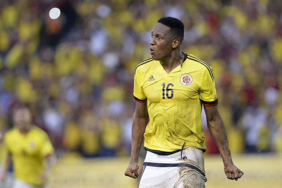 Yerry Mina celebrando el gol que le dio el 2-2 definitivo a Colombia frente a Uruguay, este martes en Barranquilla. / AFP
