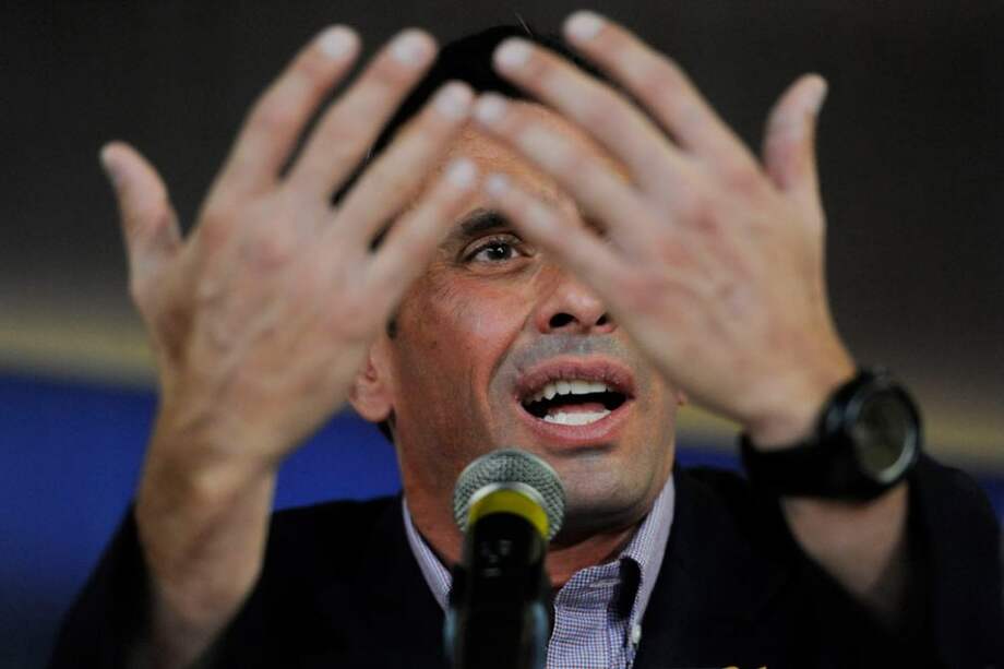 Canal estatal venezolano cortó a Maduro para poner a Capriles