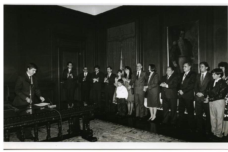 El 17 de febrero de 1992 el presidente César Gaviria posesionó a los primeros magistrados de la Corte Constitucional. / Archivo General de la Nación