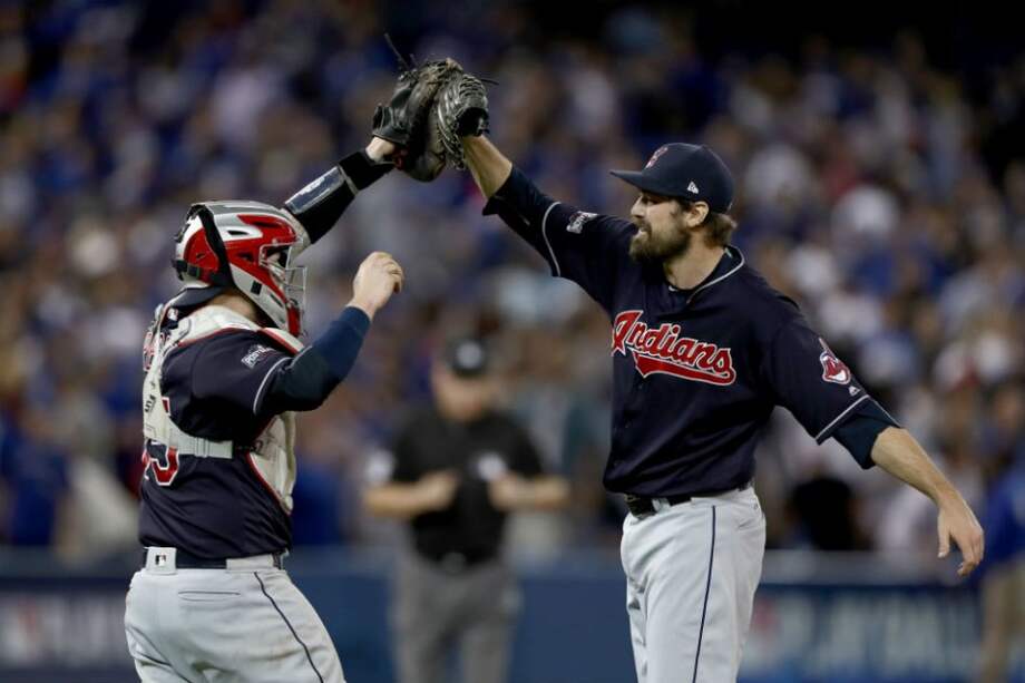 Andrew Miller sacó los últimos cuatro outs en la victoria de los Indios de Cleveland. Foto: AFP