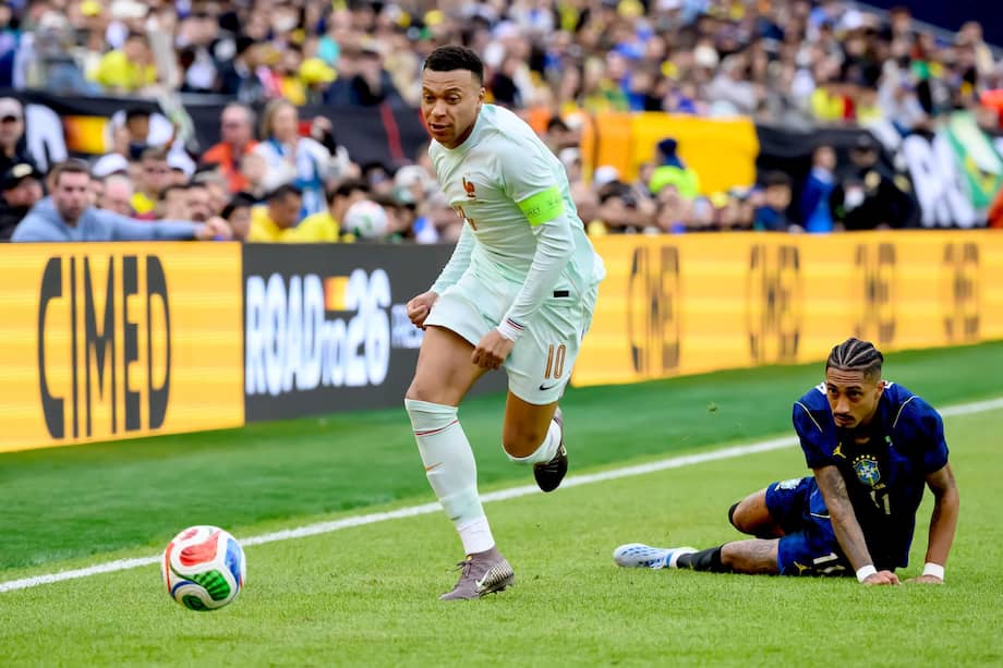 El equipo de Didier Deschamps derrotó 2-1 a Brasil, mostró solidez incluso con un hombre menos y confirmó el regreso en plenitud de su máxima estrella antes de enfrentar a Colombia.