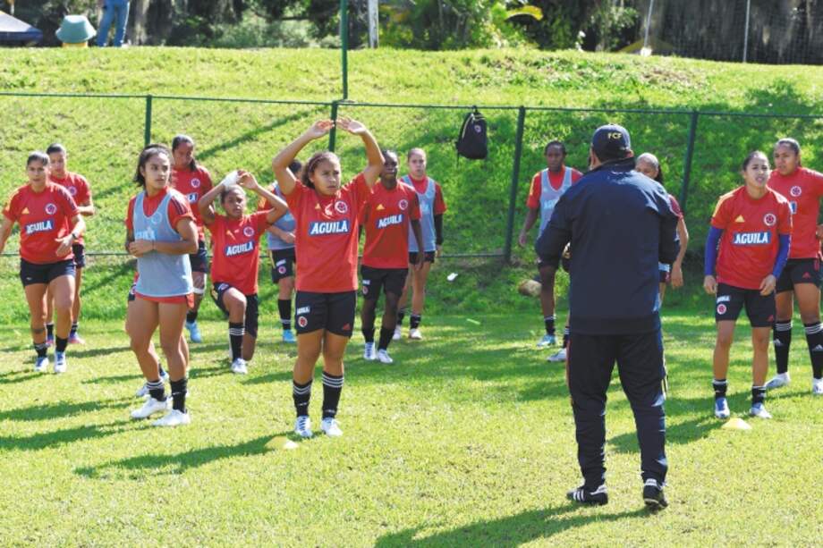 La selección femenina de Colombia en una de sus últimas sesiones de entrenamiento antes de su estreno en la Copa América 2022, ante Paraguay. / FCF