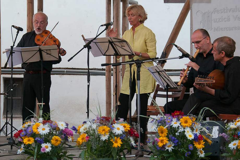 Dramsam revive la música del Medioevo y del Renacimiento europeo.