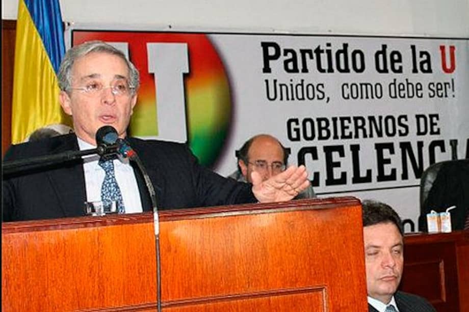 Álvaro Uribe Vélez alista carta de renuncia al Partido de la U
