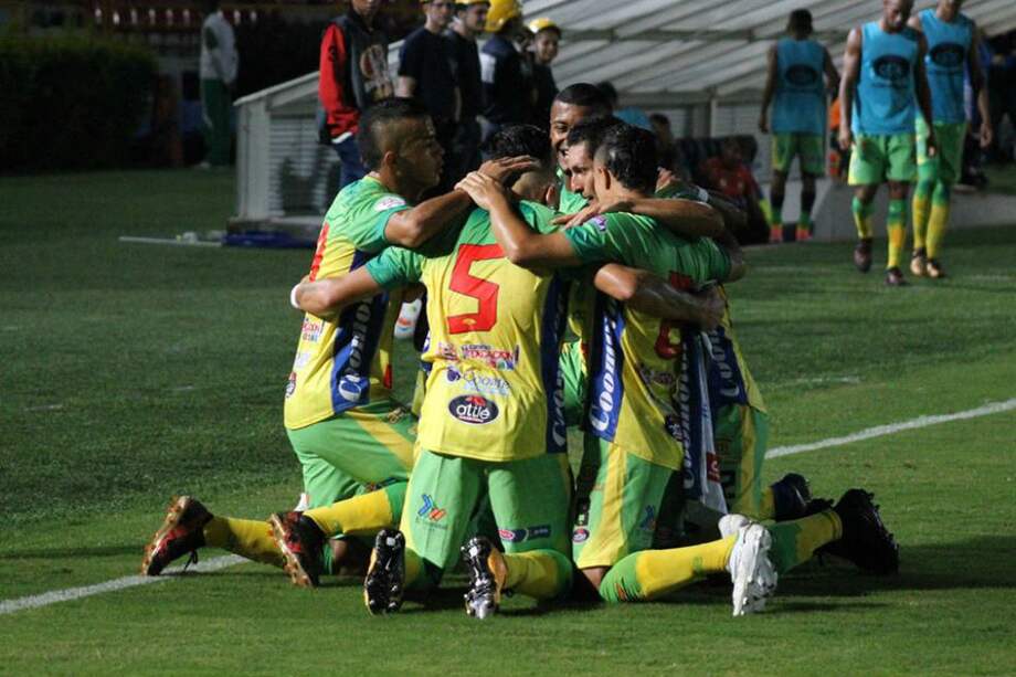 Los jugadores del Huila celebran el pase a semifinales de la Liga. / Atlético Huila