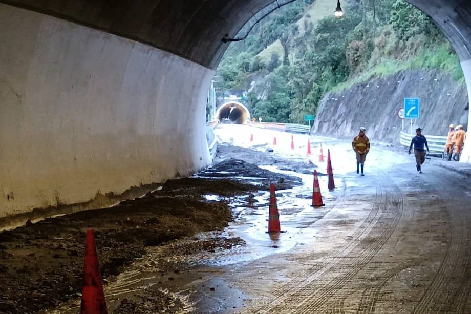 Imagen de la remoción de material en La Línea. / Cortesía Invías