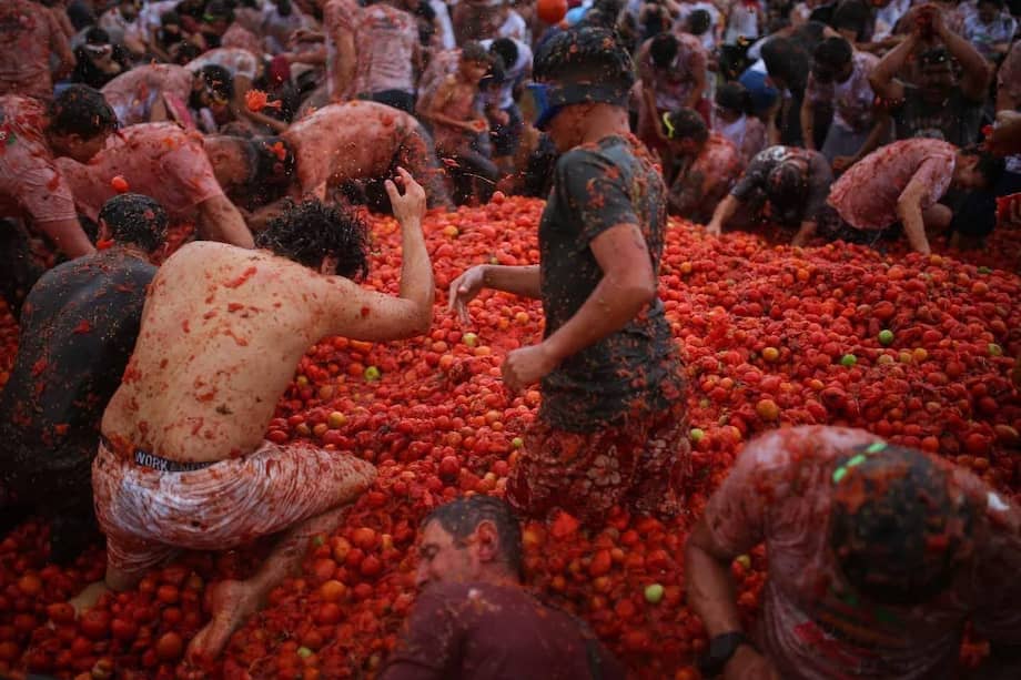 El Festival Nacional del Tomate y la Gran Tomatina Colombiana se lleva a cabo durante el primer puente festivo de junio.