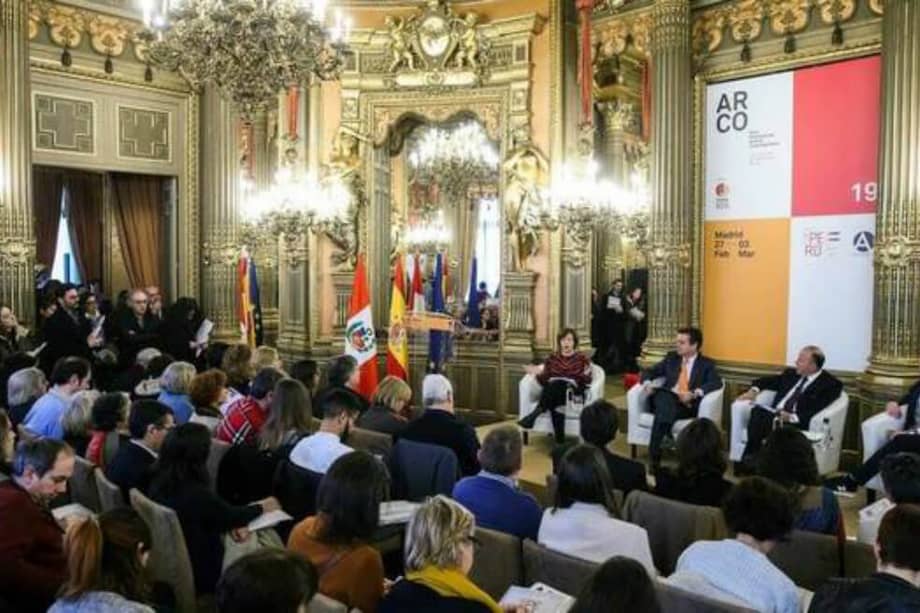 Entre las obras más caras este año destaca un Miró por cuatro millones de euros (4,5 millones de dólares) "Personnage et oiseau, 27 juillet (1963) o un Kandinsky por 1,8 millones de euros (unos 2 millones de dólares) / EFE