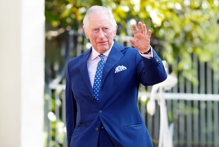 Carlos III vuelve a suspender agenda por efectos de tratamiento contra el cáncer