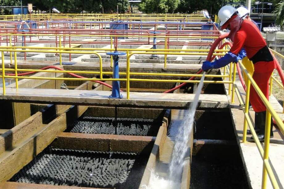 La empresa de acueducto y alcantarillado de Valledupar trabaja para evitar cualquier contingencia en el suministro de agua durante las festividades. / Cortesía: Emdupar