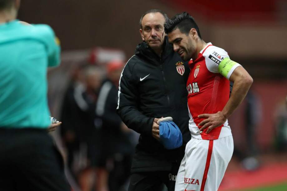 Falcao García se retiró del campo de juego antes de que terminara el encuentro entre Mónaco y Bordeaux. / AFP