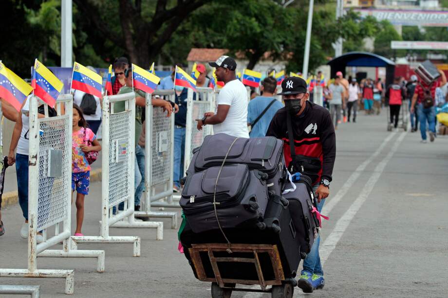 Durante este fin de semana ciudadanos venezolanos cruzaron el Puente Internacional Simón Bolívar rumbo a territorio colombiano, desde Cúcuta, Norte de Santander (Colombia).