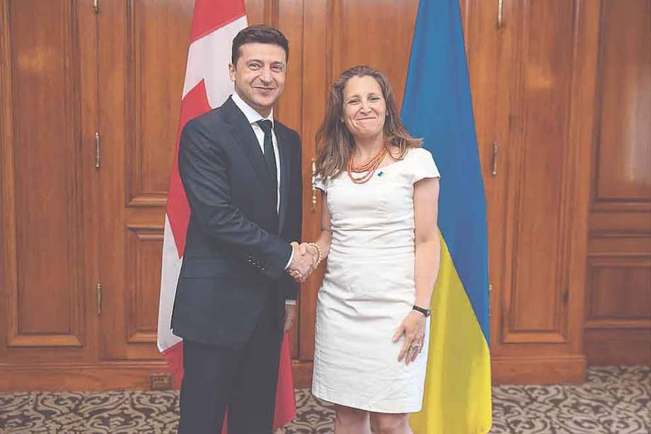 Una amistad de más de cinco años. Durante su visita a Canadá, el presidente de Ucrania, Volodymyr Zelensky, se reunió con la entonces ministra de Asuntos Exteriores de Canadá, Chrystia Freeland. Fue en Toronto el 2 de julio de 2019. Ahora es su asesora y la autora de este análisis.