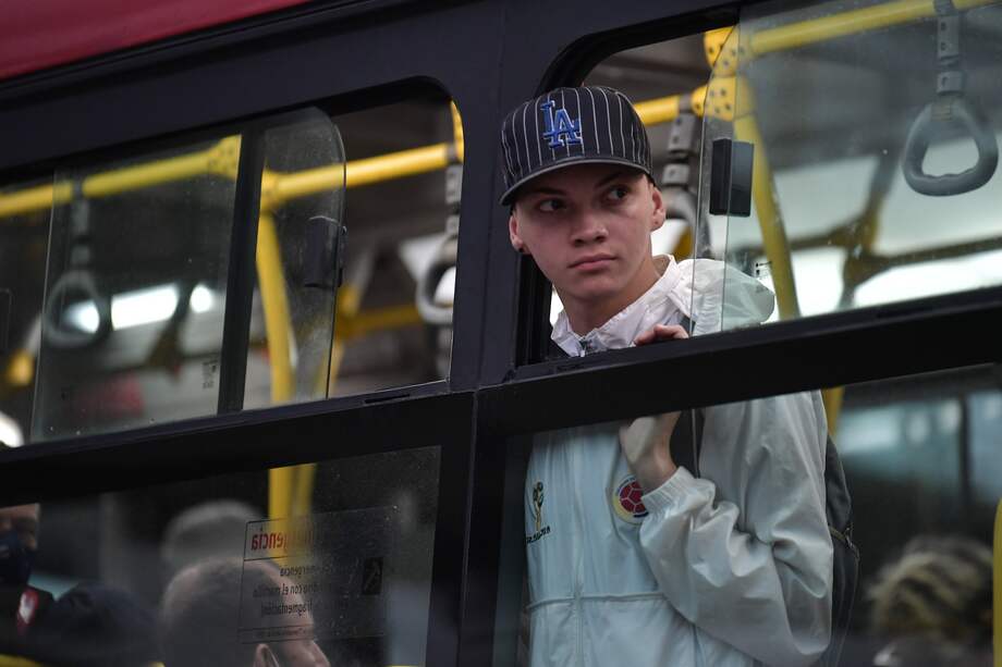 Bloqueos que afectan la movilidad de Transmilenio y otros vehículos en la carrera 30 por manifestaciones