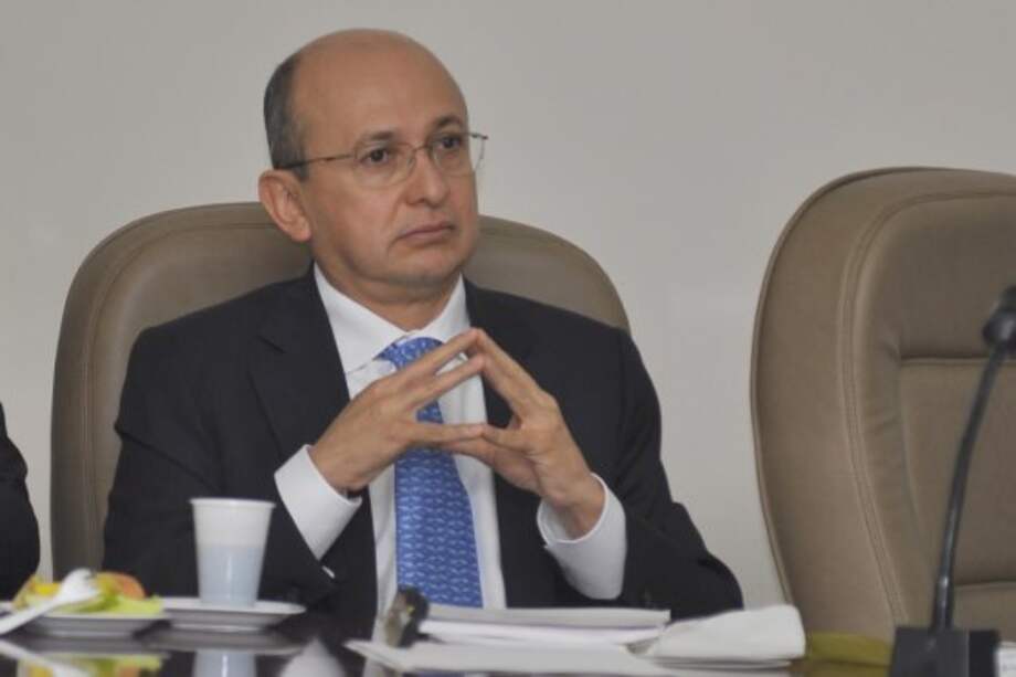 Suspenden 50 órdenes de captura contra seis nuevos negociadores de las Farc