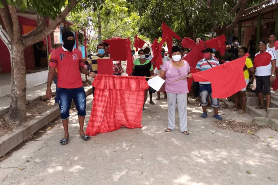 La comunidad amenaza con salir a las calles con pañuelos rojos a exigir la presencia del Gobierno. / Cortesía