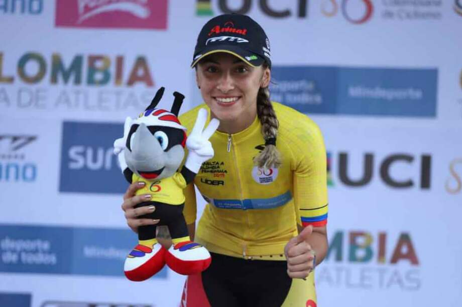 Daniela Atehortúa, líder de la Vuelta a Colombia Femenina. / Cortesía FCC