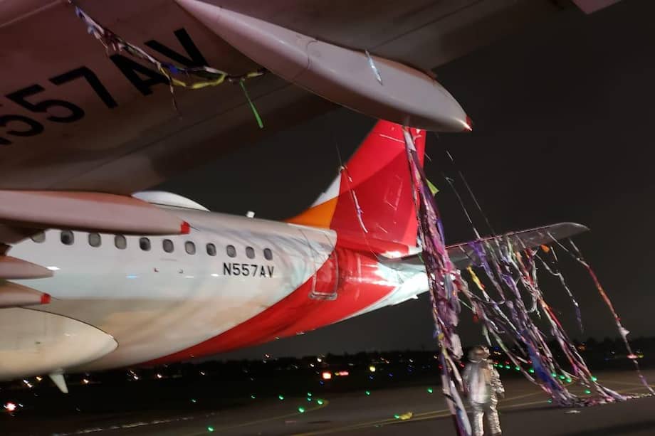 El globo terminó por adherirse en la cola de la aeronave, que ya había tocado pista cuando tuvo contacto con este artefacto.
