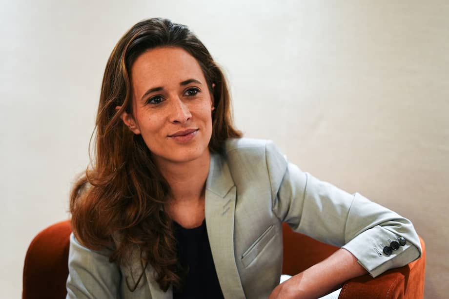 Clémence Guetté, vicepresidenta del Parlamento francés, durante su visita a Bogotá.