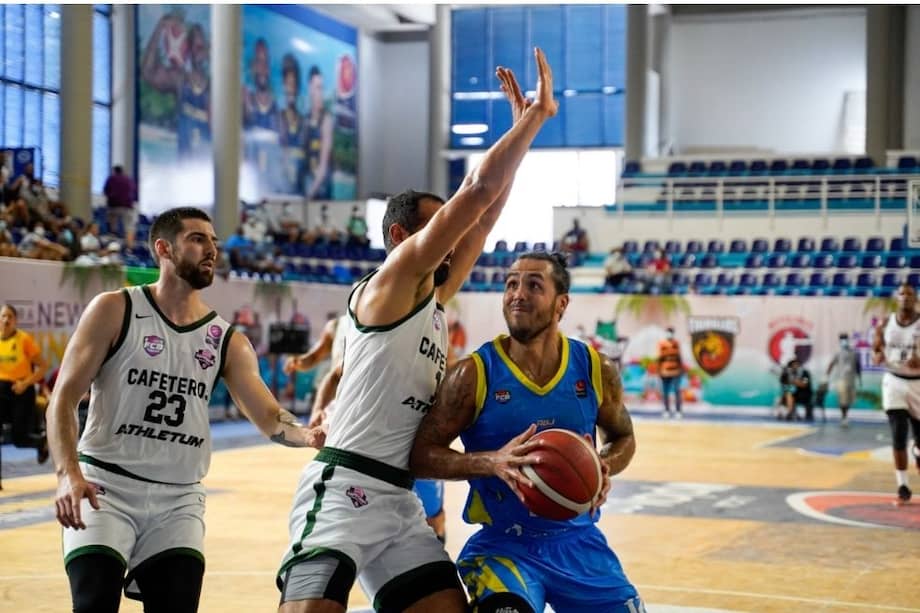 Cafeteros vs Cimarrones en la Liga WPlay de Baloncesto Colombiano.