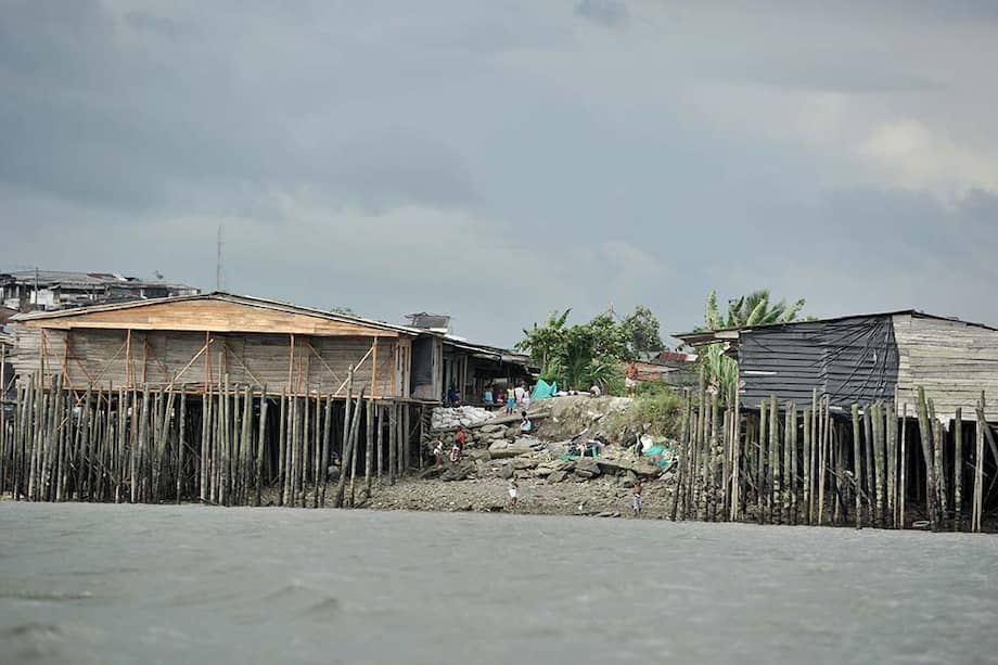 El principal puerto de Colombia en el Pacífico sufre una grave crisis humanitaria por cuenta de las bandas criminales que azotan la isla. / Gabriel Aponte