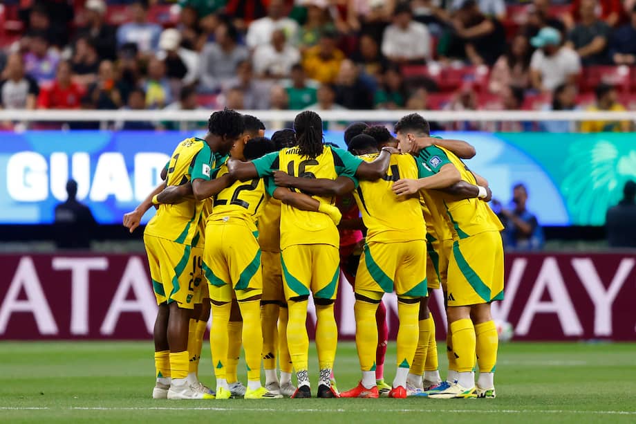 Jugadores de la selección nacional de Jamaica durante el partido de repesca rumbo a la Copa Mundial de la FIFA 2026 contra Nueva Caledonia en el Estadio Akron de Guadalajara, Jalisco, en México.